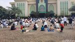 Suasana Salat Jumat di Masjid Agung Al Barkah Bekasi, Pakai Protokol COVID