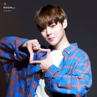 Park Jihoon yang lahir di Masan, Korea Selatan itu sering menarik hati para pemirsa dengan slogan-slogannya. Salah satu slogan terkenal Jihoon yang sangat viral di 2017 adalah nae maeum sogae jeojang yang artinya aku menyimpanmu di hatiku. Foto: Fansite