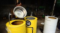 Wastafel dihargai Rp 1,2 juta untuk drum ukuran besar dan untuk ukuran sedang mulai dari Rp 400.000. 
