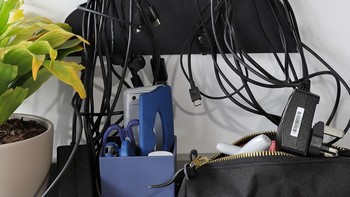 Jack Sparrow dengan rambut dari kabel-kabel elektronik.