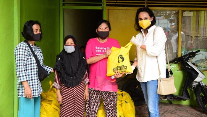 Anggota DPR Christina Aryani Salurkan Bantuan Penanganan Corona di Jakarta. (Foto: Istimewa)