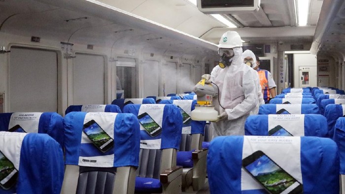 Menengok Persiapan New Normal di Kereta PT Kereta Api Indonesia (Persero) sudah menyiapkan pedoman New Normal dalam pelayanan kepada pelanggan baik pada bisnis angkutan penumpang dan barang.