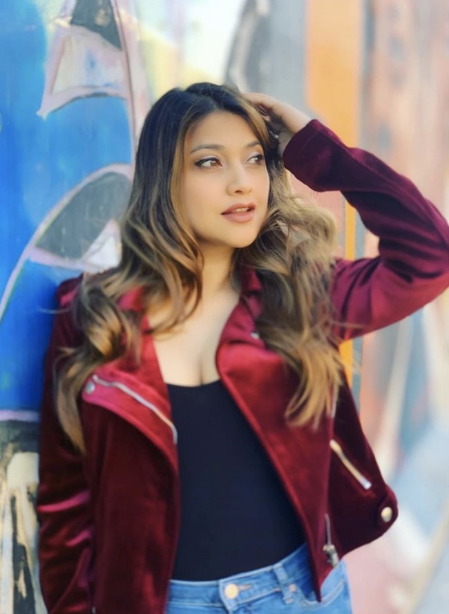 Sama seperti sang kakak, Ayu Azhari, Sarah Azhari juga memiliki wajah khas India. Terlihat jelas wajah cantik dan manis Sarah sangat khas, beda dari yang lain. Foto: Dok. Instagram Sarah Azhari