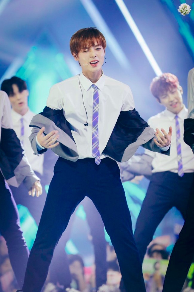 Selama mengikuti survival program tersebut, Park Jihoon langsung jadi favorit pemirsa. Pria dengan tinggi 173 cm yang menduduki peringkat dua dalam final tersebut kala itu viral karena kedipannya. Foto: Fansite