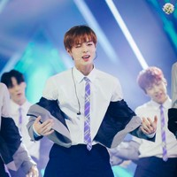 Selama mengikuti survival program tersebut, Park Jihoon langsung jadi favorit pemirsa. Pria dengan tinggi 173 cm yang menduduki peringkat dua dalam final tersebut kala itu viral karena kedipannya. Foto: Fansite