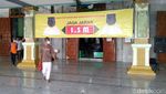 Suasana Salat Jumat dengan Protokol Kesehatan di Semarang