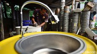 Permintaan wastafel meningkat seiring dengan kampanye New Normal dan protokol cuci tangan untuk melawan virus Corona COVID-19.