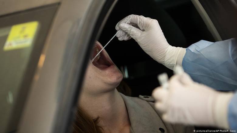 Robot Buatan Denmark Bantu Test Swab Virus Corona Robot Buatan Denmark Bantu Test Swab Virus Corona