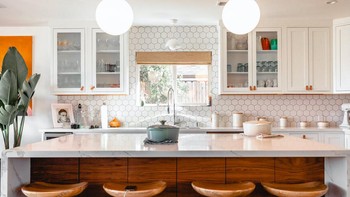 Kalau punya dapur kaya gini asyik juga ya. Foto: Unsplash / Createv Eight via PopSugar