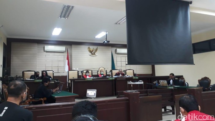 sidang korupsi mantan bupati sidoarjo saiful ilah