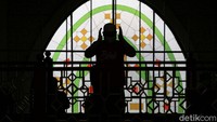 Ini kali pertama masjid menggelar salat Jumat setelah ditutup akibah wabah Corona.
