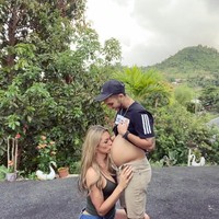 Esteban yang terlahir sebagai perempuan sedang mengandung anak mereka. Seperti dikabarkan Daily Mail, usia kehamilannya kini sudah memasuki bulan ke-8. (Foto: Instagram/Danna Sultana)