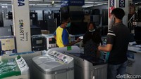 Menurut Pepen, dengan kondisi ini maka sudah saatnya Kota Bekasi bersama warganya bangkit dari keterpurukan ekonomi.