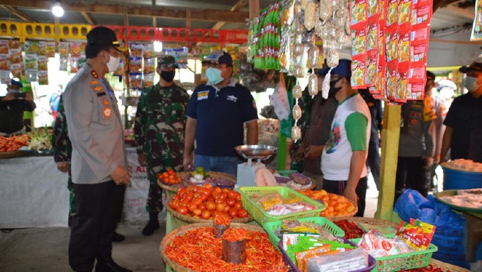 Kapolda Gorontalo dan Pangdam Merdeka Tinjau Pasar