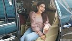 Senyum Ayu Ting Ting yang Masih Jomblo