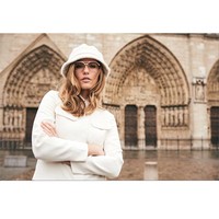 Beginilah penampilan modis Aniko saat melakukan pemotretan fashion di Paris.  Foto: Instagram