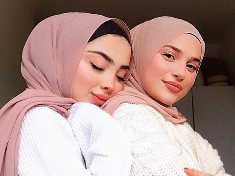 10 Warna  Hijab yang  Bikin  Wajah  Lebih Cerah 