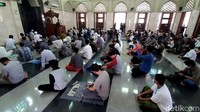 Begini suasana salat Jumat pertama Pemkot Bogor di masa pandemi Corona.