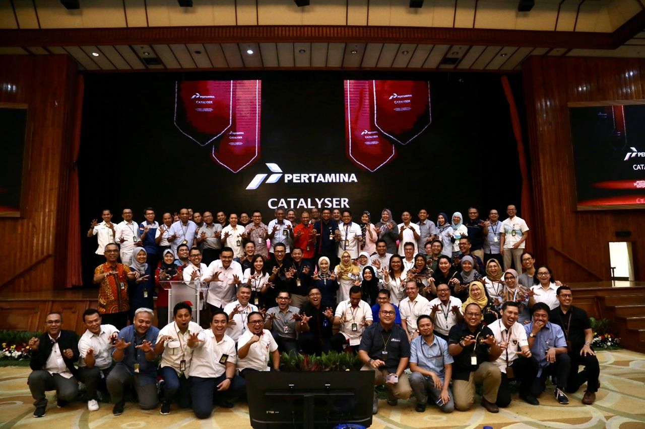 Direksi Pertamina dan peserta Catalyser, sebagai program akselerasi pengembangan kapabilitas kepemimpinan terbesar di kawasan Asia Tenggara pada acara penutupan tahun I Cohort I, Jakarta, 17 Oktober 2019. (Dok. Pertamina)