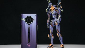Oppo Ace2 ini mengambil desain Eva Unit-01 dari karakter utama, Shinji Ikari. Foto: NeochaEDGE