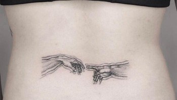 Ketika ia fokus dalam dunia seni tato, ia terus melakukan eksperimen dengan berbagai ide sembari mengembangkan gayanya sendiri. (Foto: Instagram/yatzil_tatts)