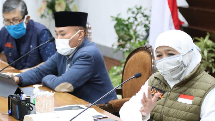 Gubernur Jawa Timur Khofifah jumpa pers di grahadi