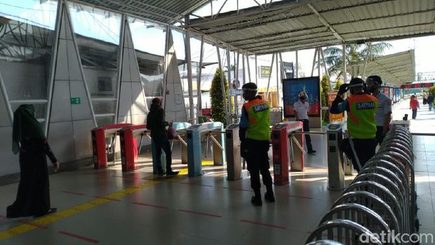 Suasana Stasiun Bogor pagi ini