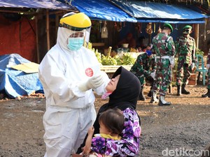 Ratusan Pedagang dan Pengunjung Pasar Baru Indramayu Dites Swab