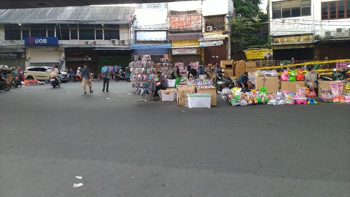 Pasar Asemka ramai pedagang saat PSBB