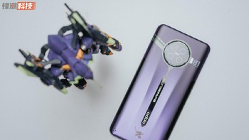 Oppo Reno Ace 2 Evangelion punya basis warna ungu dan hijau fluorescent .Foto: NeochaEDGE  