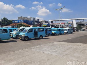 Penghasilan Anjlok Gegara Corona, Sopir Angkot Minta Perhatian Pemerintah
