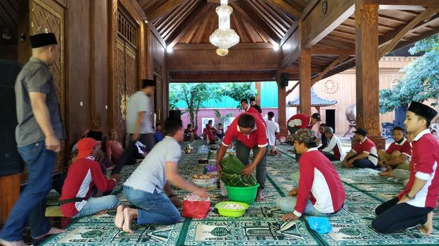 Tradisi Kupatan Ala Kampung Coklat Blitar