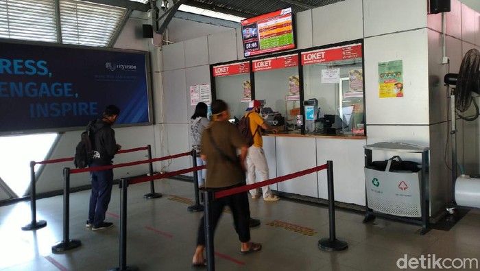 Suasana Stasiun Bogor pagi ini
