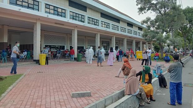 Mobil PCR yang Diminta Risma Sudah Beroperasi di Surabaya