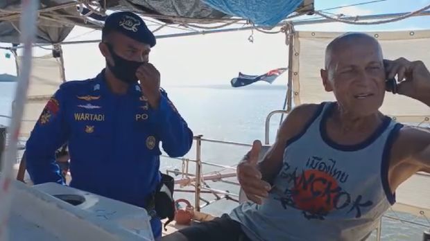 Pelaut asal Australia, Tadeusz Nowicki, yang jadi korban begal di laut Sumsel dalam kondisi sehat. Nowicki sempat berbicara dengan pihak kedubes hingga wartawan Australia (dok. Istimewa)