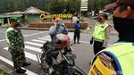 Suasana Penyekatan Pemudik di Pintu Masuk Jawa Timur