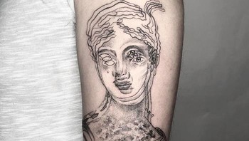 Sebaliknya, aku suka menciptakan efek itu, setiap detail kecil dari itu. Dan saat aku maju melalui proses, itu hanya menjadi semakin dan semakin menarik. imbuhnya. (Foto: Instagram/yatzil_tatts)