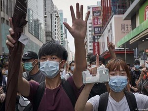 China Dibanjiri Kritik Soal Hong Kong
