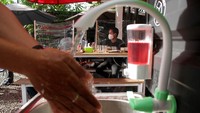 Warkop itu juga menyediakan tempat cuci tangan bagi para pengunjung.