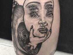 Antimainstream! Seni Tato Ini Bikin Mata Berilusi