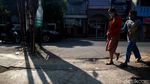 Sudah 2 Tahun, Deretan Tiang Makan Jalan di Ciputat Belum Juga Digeser
