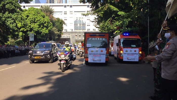 TNI-Polri salurkan bantuan 15.000 sembako ke warga terdampak COVID-19