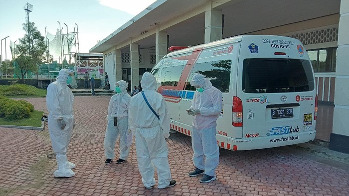 Mobil PCR yang Diminta Risma Sudah Beroperasi di Surabaya