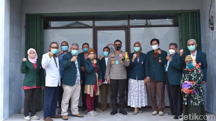 Polisi bersinergi dengan Ikatan Dokter Indonesia (IDI) Lamongan untuk maksimalkan Kampung Tangguh. Yakni dengan cara lebih menyadarkan masyarakat akan bahaya Corona