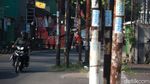 Sudah 2 Tahun, Deretan Tiang Makan Jalan di Ciputat Belum Juga Digeser