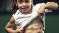 Arat Hosseini merupakan bocah asal Iran yang punya tubuh kekar dan atletis meski usianya baru menginjak angka 6 tahun. Ia memiliki followers hingga 4 juta. Foto: Instagram @arat.gym