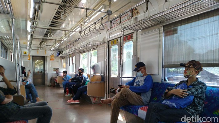 Suasana KRL di Stasiun Bogor, Sabtu (30/5/2020).