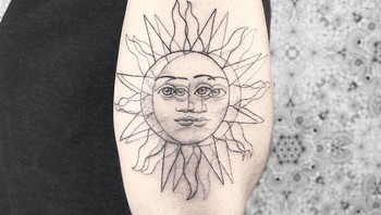 Hingga akhirnya ia membuat seni tato dengen efek ilusi optik. (Foto: Instagram/yatzil_tatts)