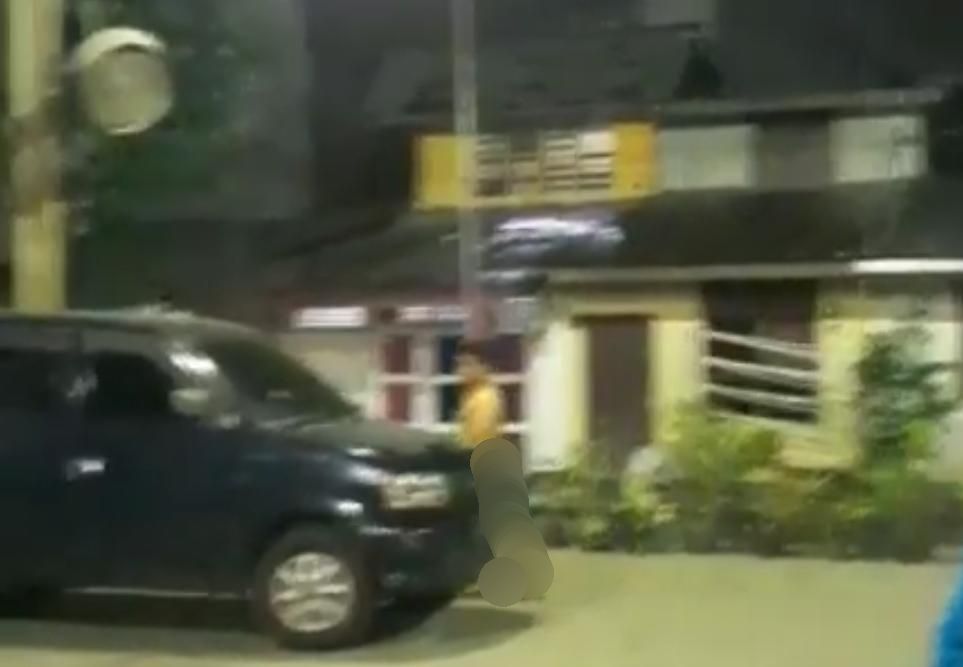 Screenshot video viral pria bugil keluar hotel di Medan