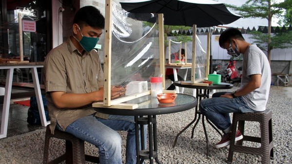 Warkop di Makassar Ini Terapkan Protokol Kesehatan